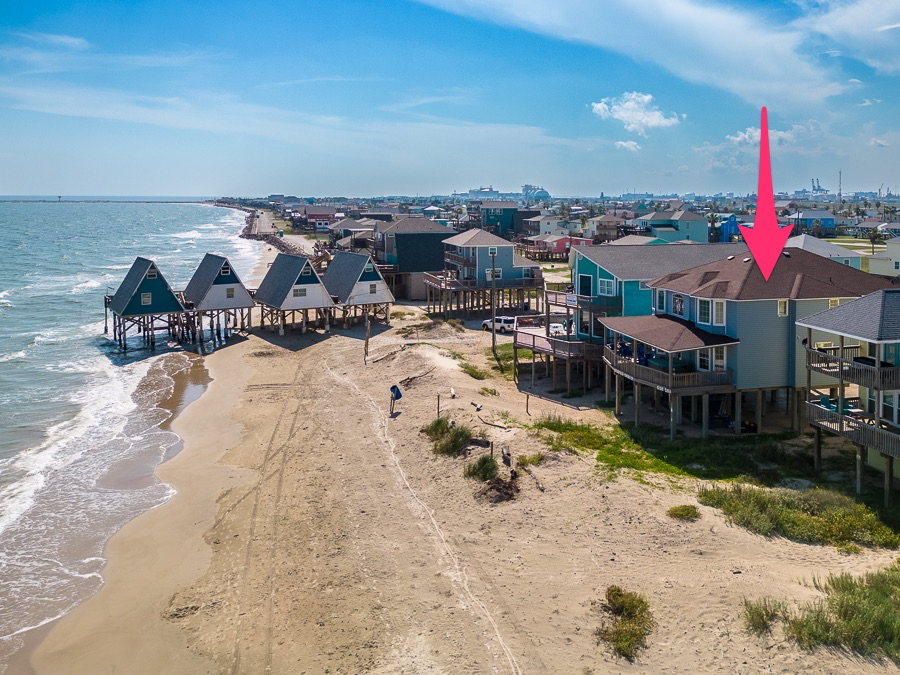 Starfish Swim-up Beachfront vacation rental on the pedestrican beach